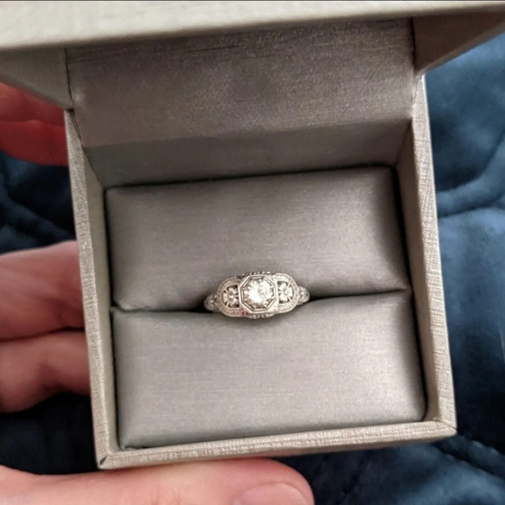 14k Diamond ring, EUC